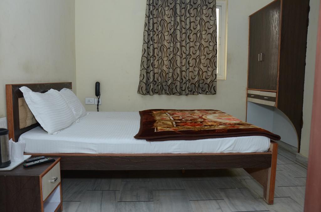 Oyo 15242 Hotel Rathi Palace Jaipur Buitenkant foto