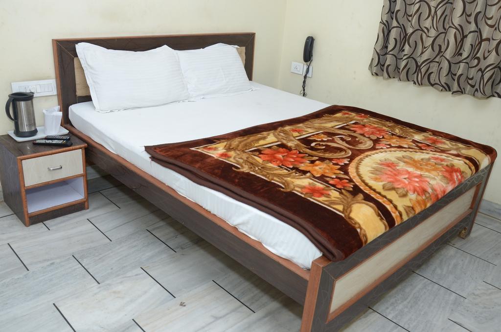 Oyo 15242 Hotel Rathi Palace Jaipur Buitenkant foto